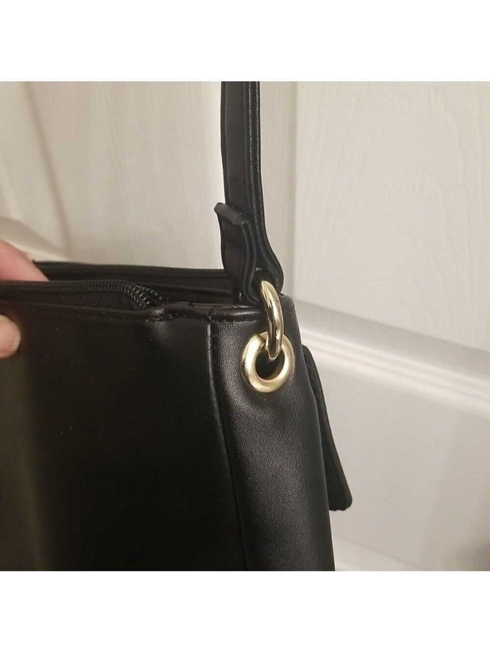 Liz Claiborne Crossbody Purse. C1 - Picture 6 of 7